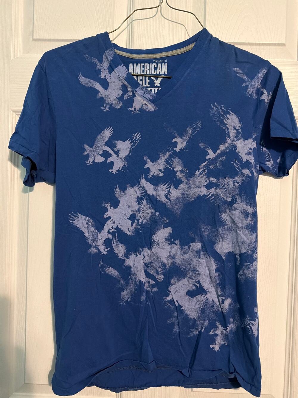 Small American Eagle Outfitters V-neck T-shirt